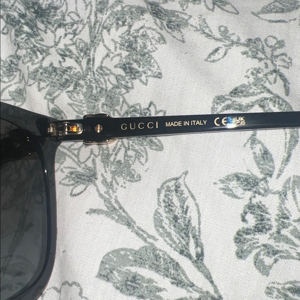 Gucci Black and Gold Sunglasses - Picture 4 of 8